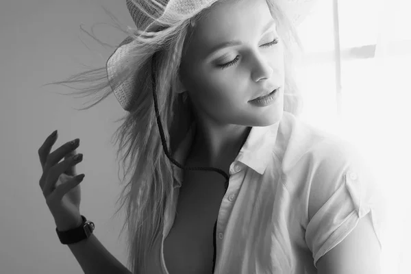 Sensual Country Woman in Hat Portrait — Stock Photo, Image