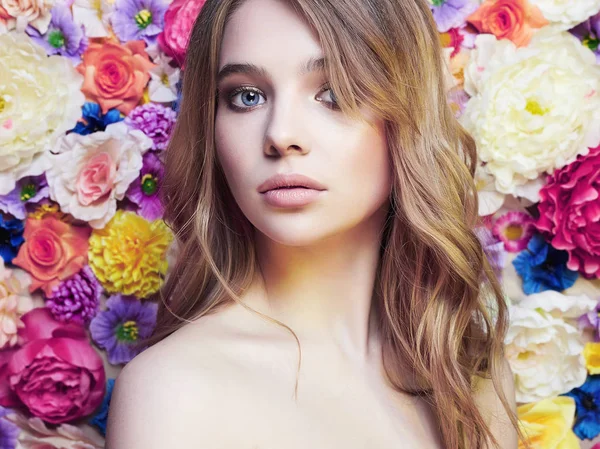 Beauty blond girl in flowers — Stock Photo, Image