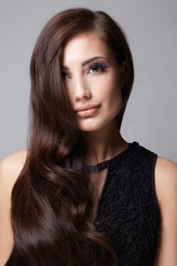 Güzel Saçlı Kız. Saç bakımı. moda güzellik portresi