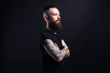 yakışıklı adam, Tattoed hipster sakallı.