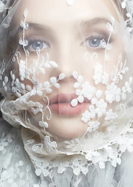 Face of the bride under a veil. Sensual beautiful young Woman. — Stock Photo, Image