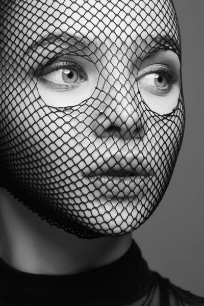 Schöne Frau Netz Auf Ihrem Gesicht Pretty Girl Maske Schwarz — Stockfoto