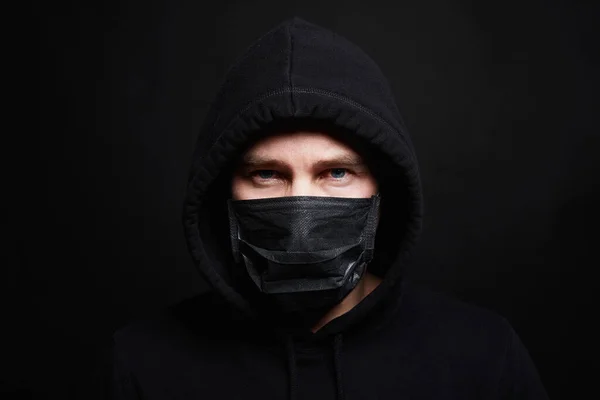 Homem Máscara Capuz Rapaz Máscara Negra Hoodie Epidemia Coronavírus — Fotografia de Stock