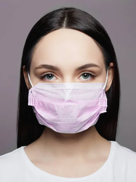 Młoda Kobieta Różowej Masce Koncepcja Epidemii Koronawirus Medyczne Zamaskowane Piękna — Zdjęcie stockowe