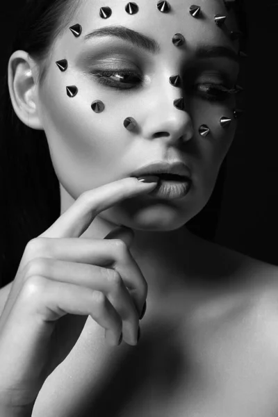 Girl Steel Mask Beautiful Girl Spikes Her Face Beautiful Woman — Stock Photo, Image