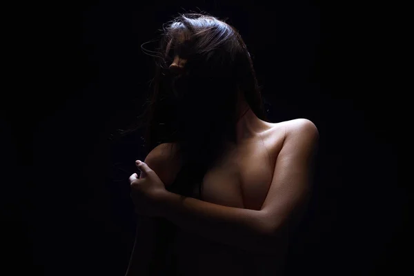 性感的身体女孩 光秃秃的女人 留着飘扬的头发 漂亮的裸女 — 图库照片