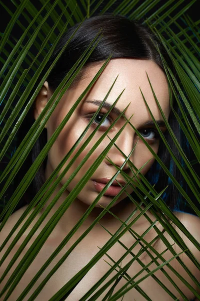 Mooi Meisje Handpalmen Mooie Vrouw Met Make Schoonheidsportret Wilde Vrouw — Stockfoto