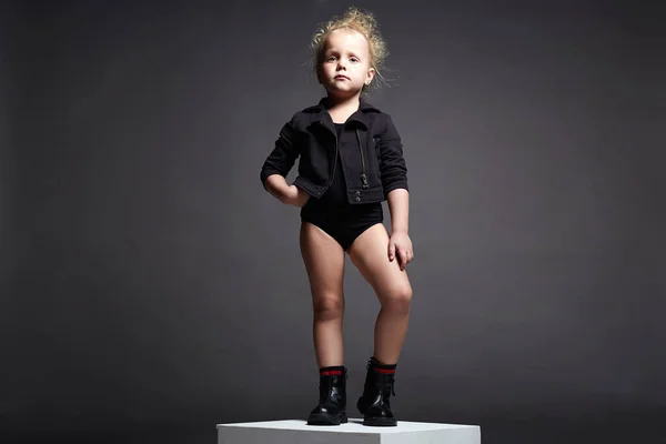 Linda Menina Modelo Criança Engraçada Miúdo Elegante Moda Crianças — Fotografia de Stock