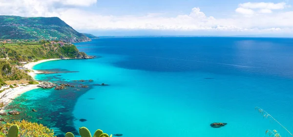 Aerial Verbazingwekkend Tropisch Panoramisch Uitzicht Turquoise Golf Baai Zandstrand Groene — Stockfoto