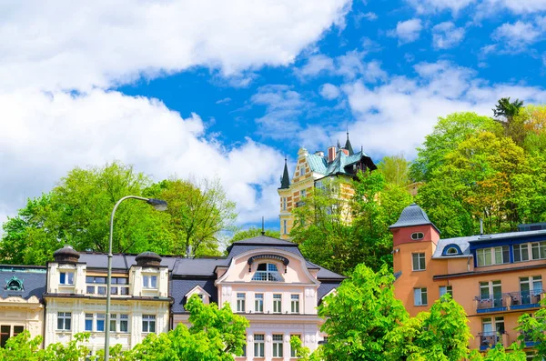 Färgglada Vackra Traditionella Byggnader Karlovy Vary Carlsbad Historiska Centrum Blå — Stockfoto