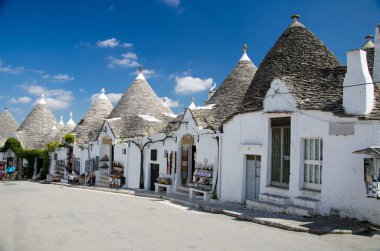 Alberobello kasaba, Puglia Apulia bölgesinde, Güney İtalya Trulli ile köy evleri