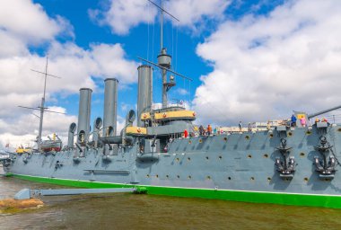 Aurora koruma kruvazörü, Rusya 'nın Saint Petersburg kentindeki Neva nehrine demirlemiş bir müze gemisidir. Pallada sınıfı kruvazör Büyük Ekim Sosyalist Devrimi 'nin bir anıtıdır..