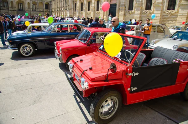 Lecce Italia Abril 2017 Fila Coloridos Coches Clásicos Retro Vintage — Foto de Stock