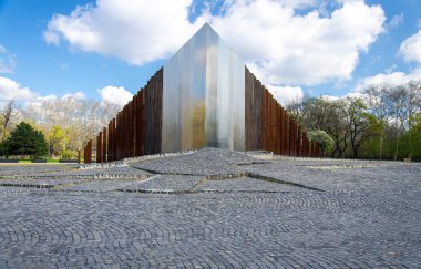 Budapeşte, Macaristan - 25 Mart 2014: 1956 Devriminin (Otvenhatosok tere) anısına şehir parkında (Varosliget Park))