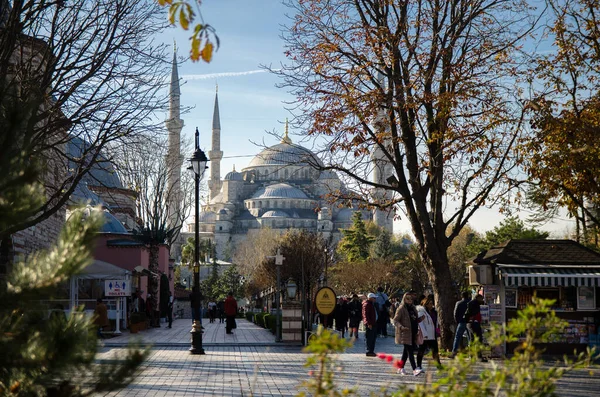 Istambul Turquia Novembro 2017 Pessoas Caminhando Perto Sultão Ahmet Camii — Fotografia de Stock
