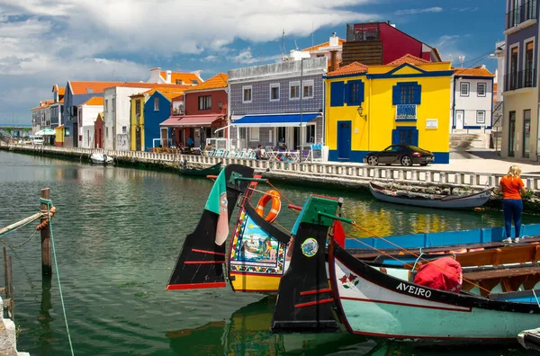 Aveiro, Portugália - 2017. június 13.: Moliceiro tradicionális csónak gondola — Stock Fotó