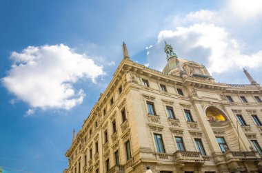 Palazzo delle Assicurazioni Piazza Cordusio Meydanı, Milan, İtalya