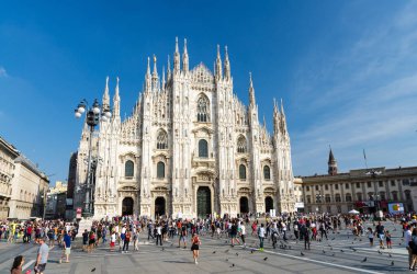 Piazza del Duomo Meydanı 'ndaki Duomo di Milano Katedrali, Milan, İtalya