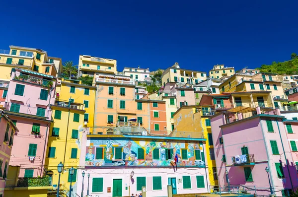 Riomaggiore, İtalya, 9 Eylül 2018: Renkli binalar — Stok fotoğraf