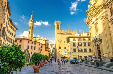 Florence, İtalya, 15 Eylül 2018: Piazza di San Firenze Meydanı ve Chiesa San Filippo Neri