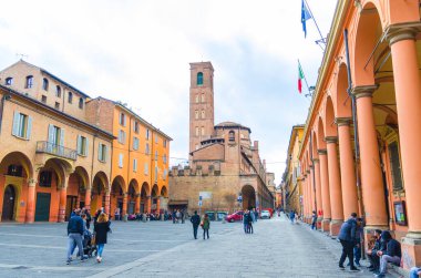 Bologna, İtalya, 17 Mart 2018: Convento Padri Agostiniani binası, Teatro Comunale sütunları