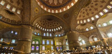 İstanbul, Türkiye, 25 Kasım 2017: Sultan Ahmet Camii Mavi Cami binasını iç mimari olarak adlandırdı