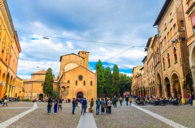 Bologna, İtalya, 17 Mart 2018: Abbazia Santo Stefano Abbey, Basilica dei protomartiri San Vitale