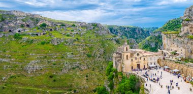 Matera, İtalya, 6 Mayıs 2018: Eski antik Sassi kasabasının havadan panoramik manzarası