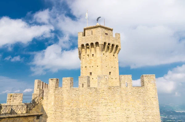 República de San Marino, 18 de setembro de 2018: Seconda Torre La Cesta segunda torre fortaleza — Fotografia de Stock