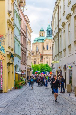 Prag, Çek Cumhuriyeti, 13 Mayıs 2019: Protestolarda bayraklı Çekler