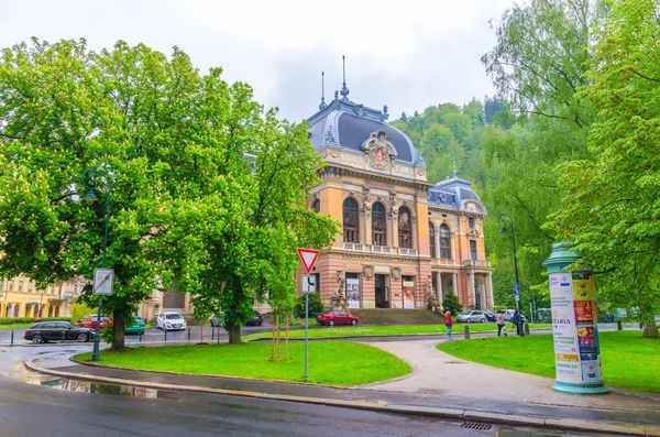 Karlovy Vary, République tchèque, 11 mai 2019 : Kaiserbad Spa Imperial Bath ou Lazne I building à Carlsbad — Photo