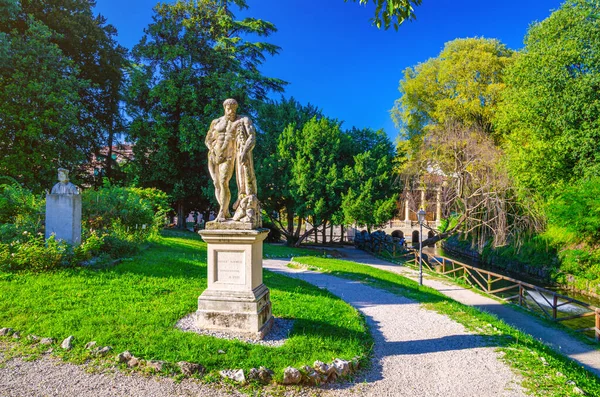 Vicenza, Italia, 12 de septiembre de 2019: Farnesio Hércules Ercole Farnesio antigua estatua de Hércules — Foto de Stock