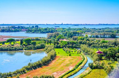 Torcello adalarının havadan görünüşü bataklık, su kanalı