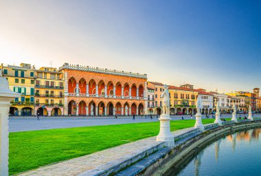 Palazzo Loggia Amulea Sarayı ile Padua şehri