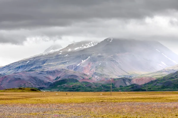 Nézd a hegyi táj, Izland — Stock Fotó