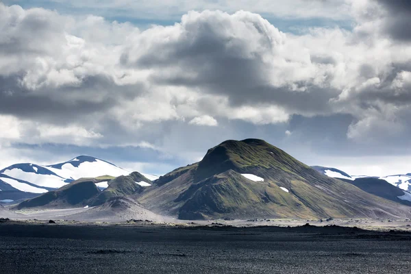 Blick auf Berglandschaft in Island — Stockfoto