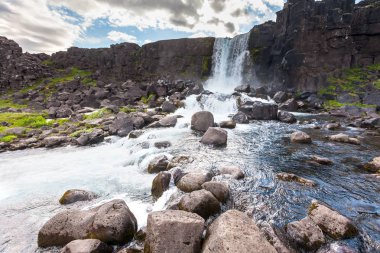 Oxararfoss şelale Thingvellir Milli Parkı'nda