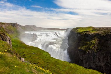 İzlanda 'da Gullfoss şelalesi