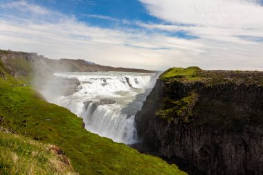 İzlanda 'da Gullfoss şelalesi