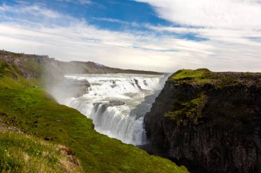 İzlanda 'da Gullfoss şelalesi