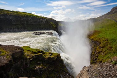 İzlanda 'da Gullfoss şelalesi