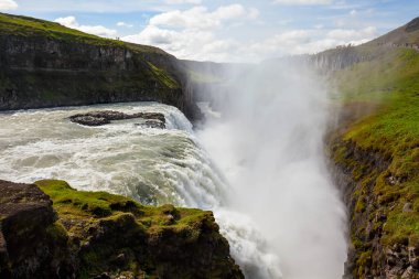 İzlanda 'da Gullfoss şelalesi