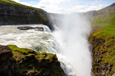İzlanda 'da Gullfoss şelalesi