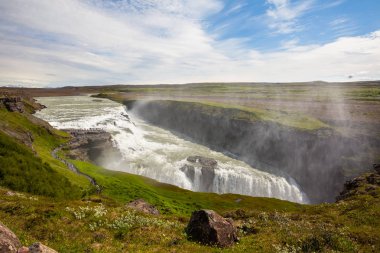 İzlanda 'da Gullfoss şelalesi