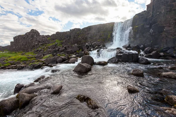 Oxararfoss vattenfall i Þingvellir nationalpark — Stockfoto