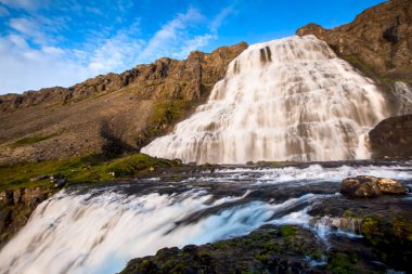 İzlanda'daki büyük Dynjandi şelale