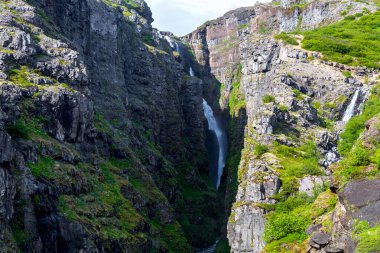 İzlanda'daki Glymur şelale