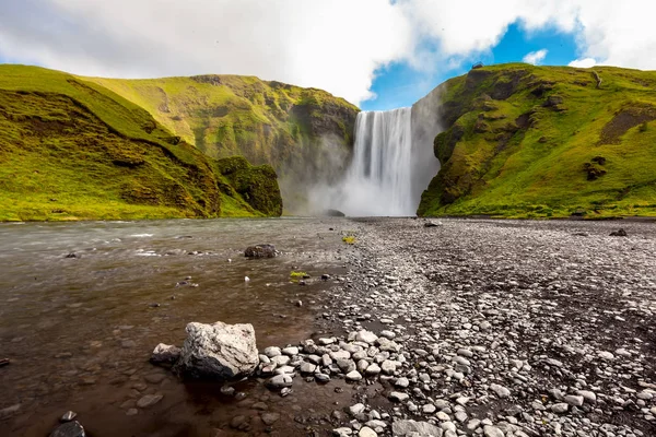 Prowerfull Skogafoss waterfall in Iceland — Stock Photo, Image