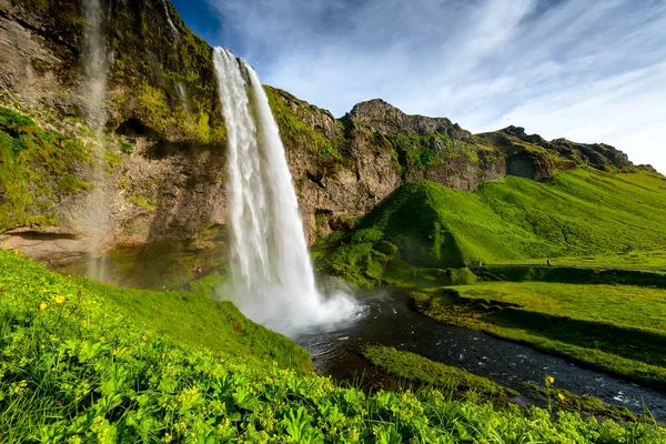 Seljalandsfoss en av de mest kända isländska vattenfallen — Stockfoto