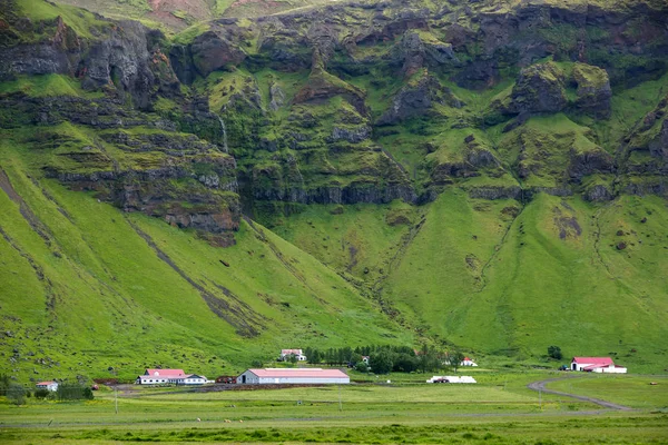 Visa på bergslandskap i Island — Stockfoto